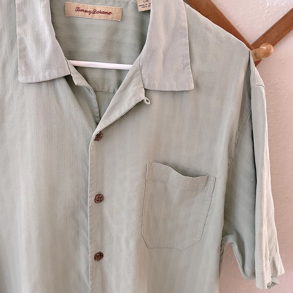 100% Silk Tommy Bahama Sage Green Button Down Short Sleeve Shirt - Picture 5 of 5